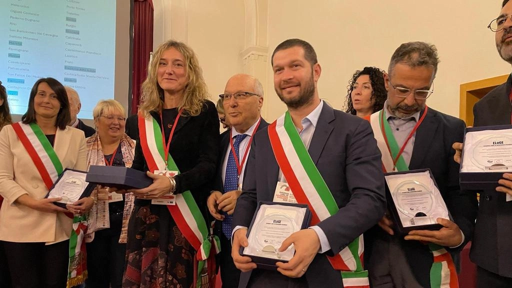 Il Comune di Cogliate ha ricevuto il premio del progetto Eloge per l’applicazione dei principi del buon governo valutati dai... Il Comune di Cogliate ha ricevuto il premio del progetto Eloge per l’applicazione dei principi del buon governo valutati dai...