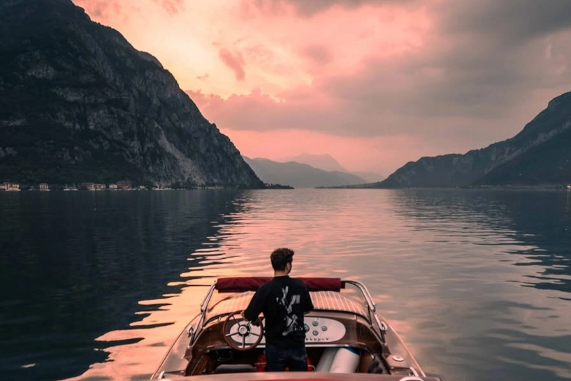 Marton Garrix sul lago di Como