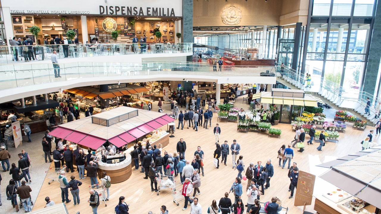 L'enorme shopping mall L'enorme shopping mall