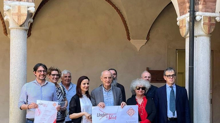Torna in città la rassegna Vien Musica dal Chiostro, che alla sua quarta edizione, prenderà il titolo “Under the... Torna in città la rassegna Vien Musica dal Chiostro, che alla sua quarta edizione, prenderà il titolo “Under the...