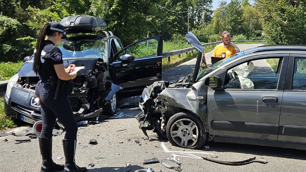 Alla guida dei due veicoli coinvolti nell'incidente due mamme con a bordo i figli di 6 e 3 anni
