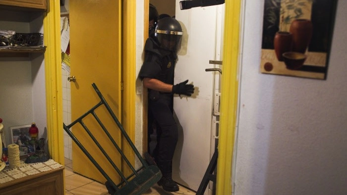 D’estate come sempre tornano in forze gli abusivi in cerca di case da occupare D’estate come sempre tornano in forze gli abusivi in cerca di case da occupare