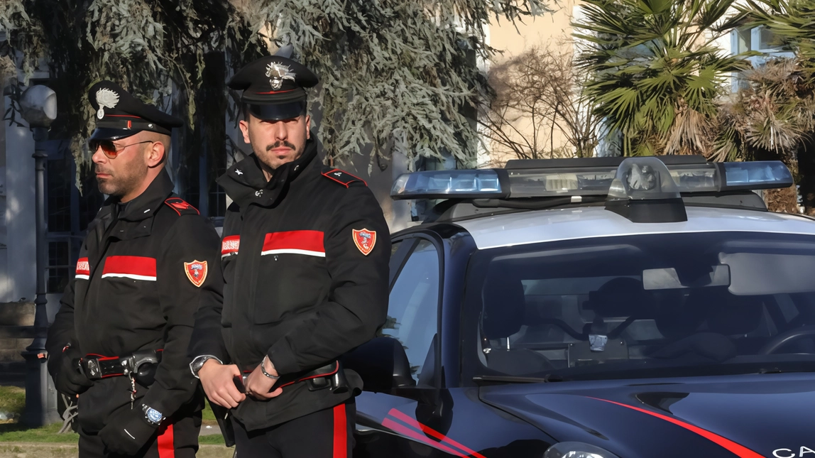 Ubriaco davanti a suoi vecchi prof. Intervento dei Carabinieri all’istituto Marcora di Inveruno, ieri mattina, dopo che un ex studente... Ubriaco davanti a suoi vecchi prof. Intervento dei Carabinieri all’istituto Marcora di Inveruno, ieri mattina, dopo che un ex studente...