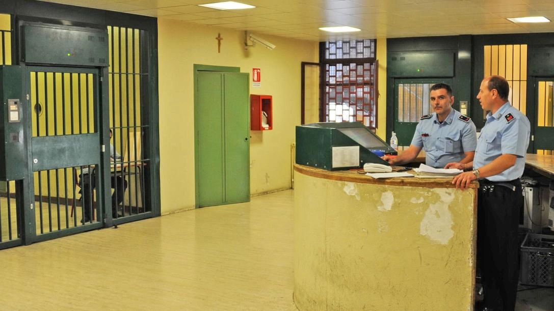 VERDELLO (Bergamo) Per mesi l’ha coperta di lusinghe e complimenti, poi è scattata la violenza. È in carcere, a disposizione... VERDELLO (Bergamo) Per mesi l’ha coperta di lusinghe e complimenti, poi è scattata la violenza. È in carcere, a disposizione...