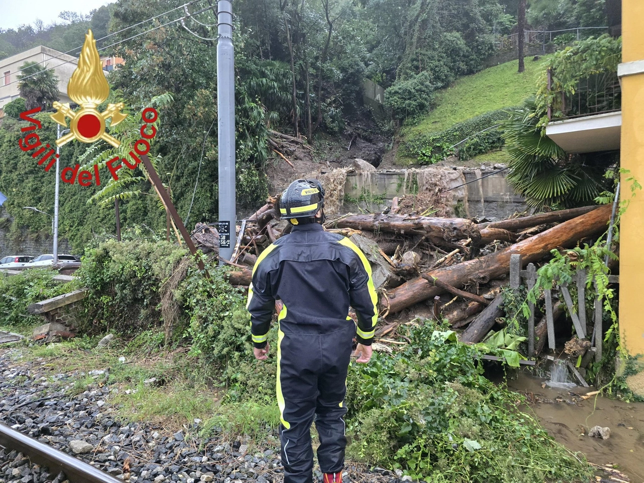 Frana nel Comasco, coinvolta un'auto ma nessun ferito