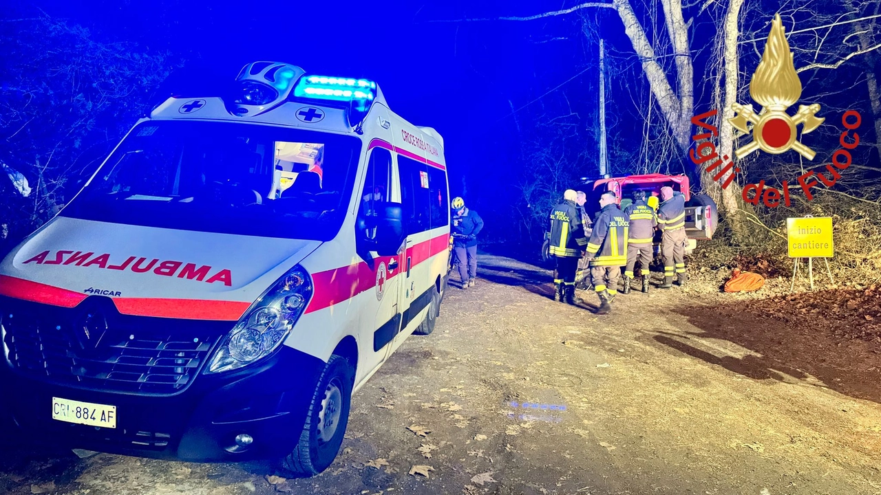 I vigili del fuoco impegnati a cascina Bernadelli I vigili del fuoco impegnati a cascina Bernadelli