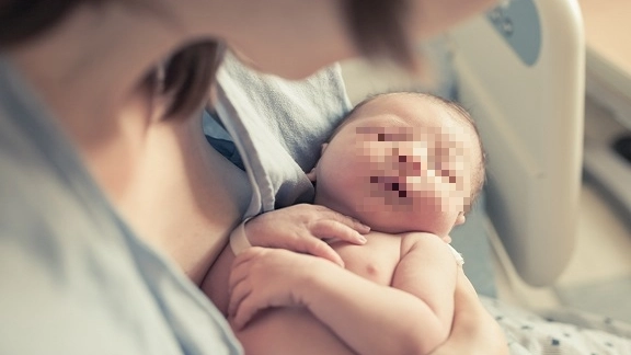 Busto Arsizio, la vicinanza con il bimbo nei primissimi giorni di vita favorisce l’allattamento al seno e facilita la gestione dei risvegli notturni