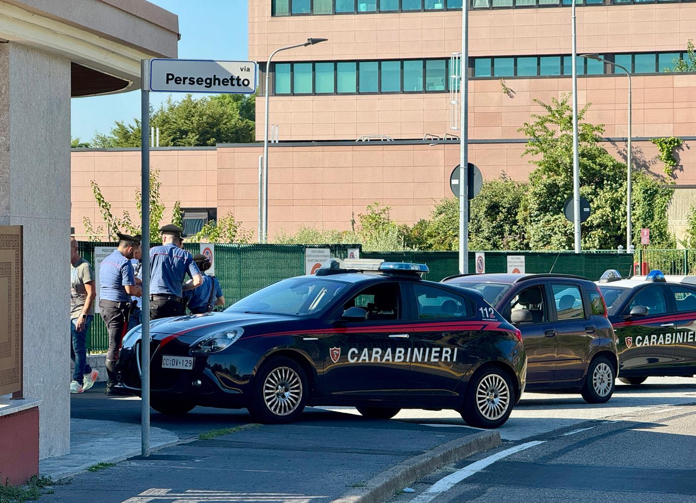 Il giallo della sparatoria a Lacchiarella. Trentenne ferito da un’arma e abbandonato davanti all’Humanitas di Rozzano: il business dello spaccio e il regolamento di conti Il giallo della sparatoria a Lacchiarella. Trentenne ferito da un’arma e abbandonato davanti all’Humanitas di Rozzano: il business dello spaccio e il regolamento di conti