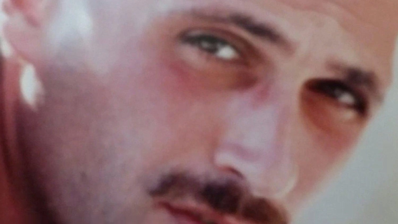 A 35 anni dall’uccisione di Umberto Mormile (nella foto) la verità sul caso rimane incompleta. Il mistero è ancora... A 35 anni dall’uccisione di Umberto Mormile (nella foto) la verità sul caso rimane incompleta. Il mistero è ancora...