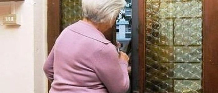 “Metta i gioielli in forno”, ma la donna non ci casca e inizia a urlare. A Lodi sventata la truffa dell’acqua