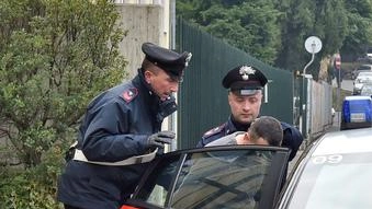 Ha replicato l’identità di un ignaro imprenditore di Mariano Comense, con la quale ha attivato un conto corrente bancario...
