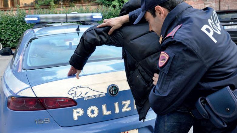 la lavanderia a gettoni un laboratorio per tagliare e confezionare la droga