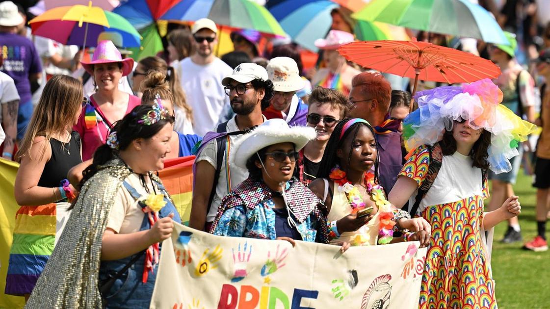 attesi in cinquemila per partecipare alla sfilata lgbtqia