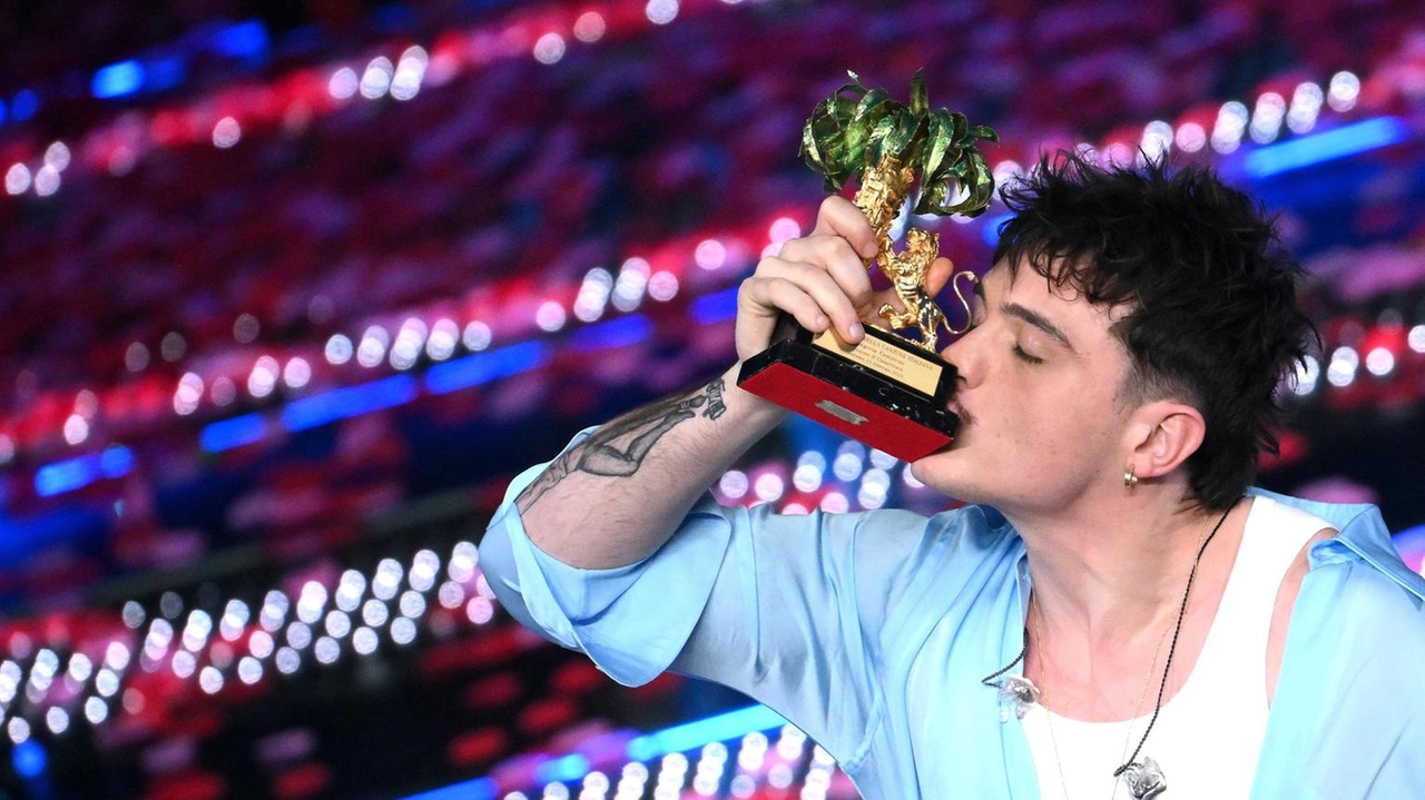 Il vincitore di Sanremo scalza Sadturs Kiid, terzo Geolier