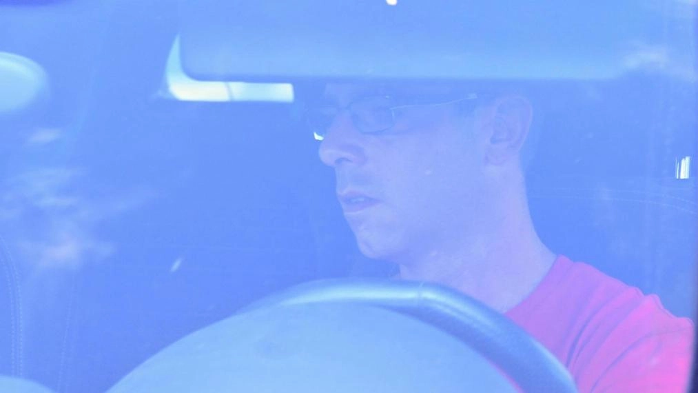 Chiamato due volte in caserma ieri. Lui: mi hanno convocato anche oggi. Il 37enne (non indagato) mostra tranquillità. "Sbrigo formalità sull’inchiesta". Chiamato due volte in caserma ieri. Lui: mi hanno convocato anche oggi. Il 37enne (non indagato) mostra tranquillità. "Sbrigo formalità sull’inchiesta".