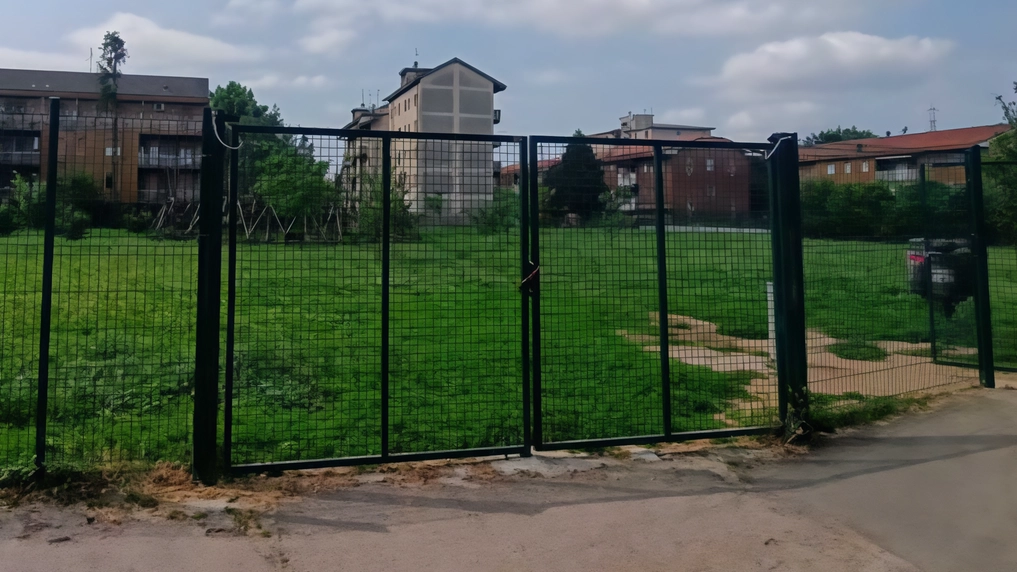 Ayer fue una mañana animada en via Sant’Alessandro, donde los vecinos salieron a la calle para protestar contra...