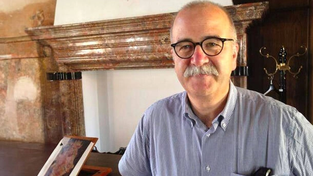 Il sindaco di Saltrio Maurizio Zanuso (66 anni) è stato preso a pugni in strada per un’antenna 5G