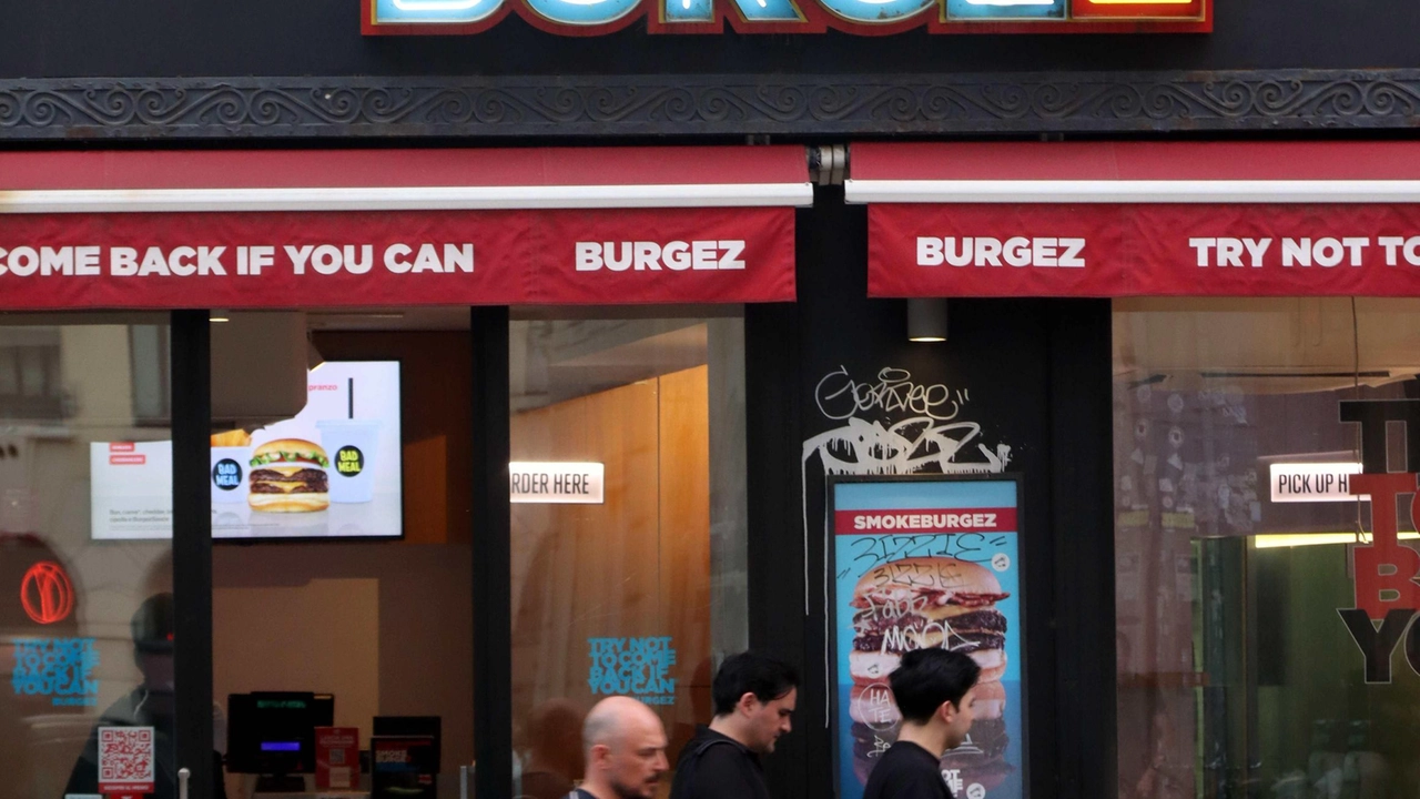 Il negozio di Burgez di corso d Porta Ticinese (Foto Salmoirago) Il negozio di Burgez di corso d Porta Ticinese (Foto Salmoirago)