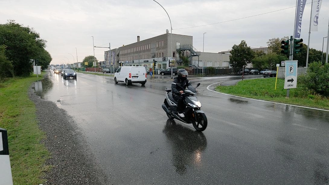 Intervento per migliorare il traffico generato anche dal futuro polo commerciale. Prevista pure una ciclabile. Espropriati circa settemila metri quadrati di terreni agricoli e aree destinate a insediamenti industriali. Intervento per migliorare il traffico generato anche dal futuro polo commerciale. Prevista pure una ciclabile. Espropriati circa settemila metri quadrati di terreni agricoli e aree destinate a insediamenti industriali.
