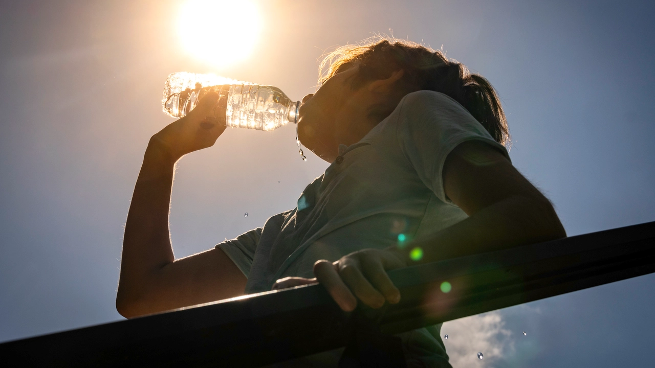Caldo record a Milano e in Lombardia ma anche in città le temperature notturne possono anche variare di 3 o 4 gradi Caldo record a Milano e in Lombardia ma anche in città le temperature notturne possono anche variare di 3 o 4 gradi