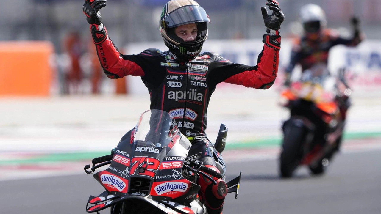 Marc Marquez cade, sul podio il fratello Alex e Di Giannantonio Marc Marquez cade, sul podio il fratello Alex e Di Giannantonio