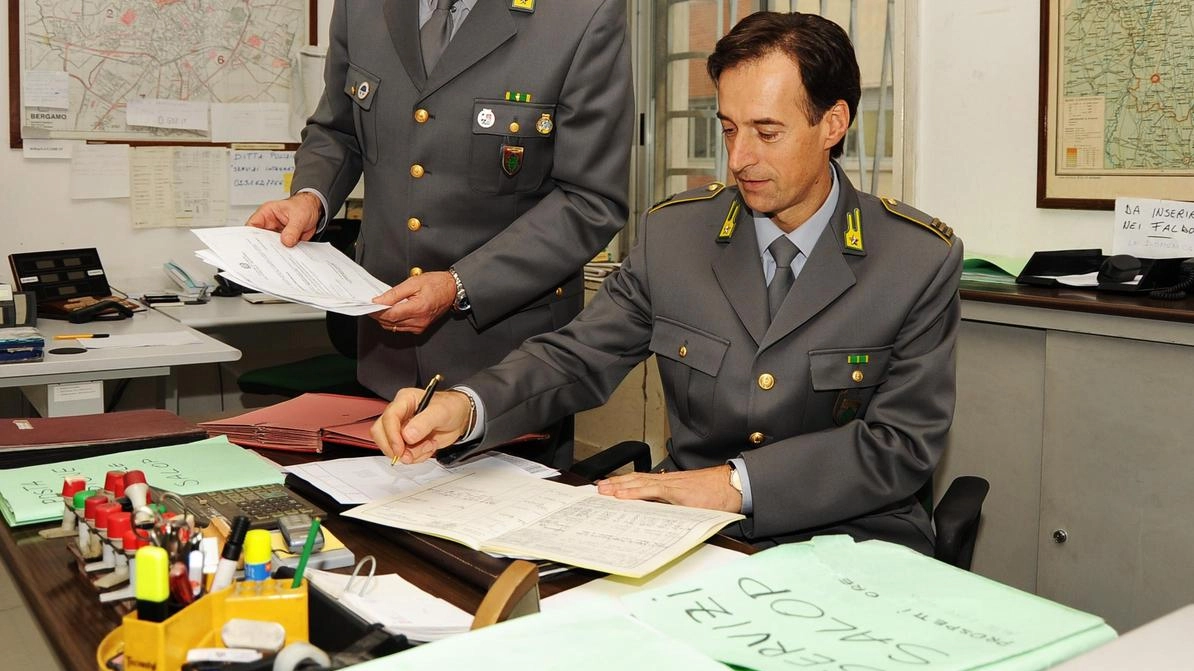La Guardia di Finanza smantella un sistema di false fatturazioni e riciclaggio. Sequestrati beni per 9,4 milioni di euro.