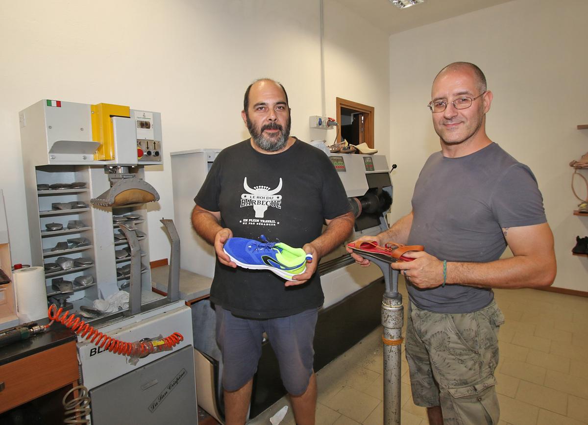 Gli irriducibili d’agosto nel deserto di Rozzano: “Tutto chiuso? Noi ci siamo” Gli irriducibili d’agosto nel deserto di Rozzano: “Tutto chiuso? Noi ci siamo”