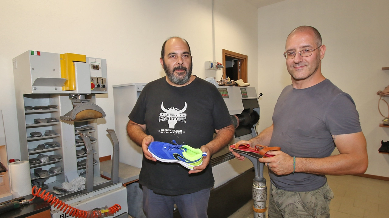 Dario Quaranta (a sinistra) e Stefano D’Amato della “Bottega del calzolaio”