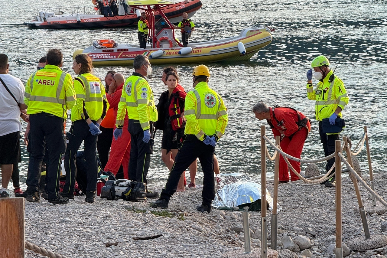 Diversi i mezzi di soccorso intervenuti: il 118 ha inviato l'equipaggio del Soccorso bellanese