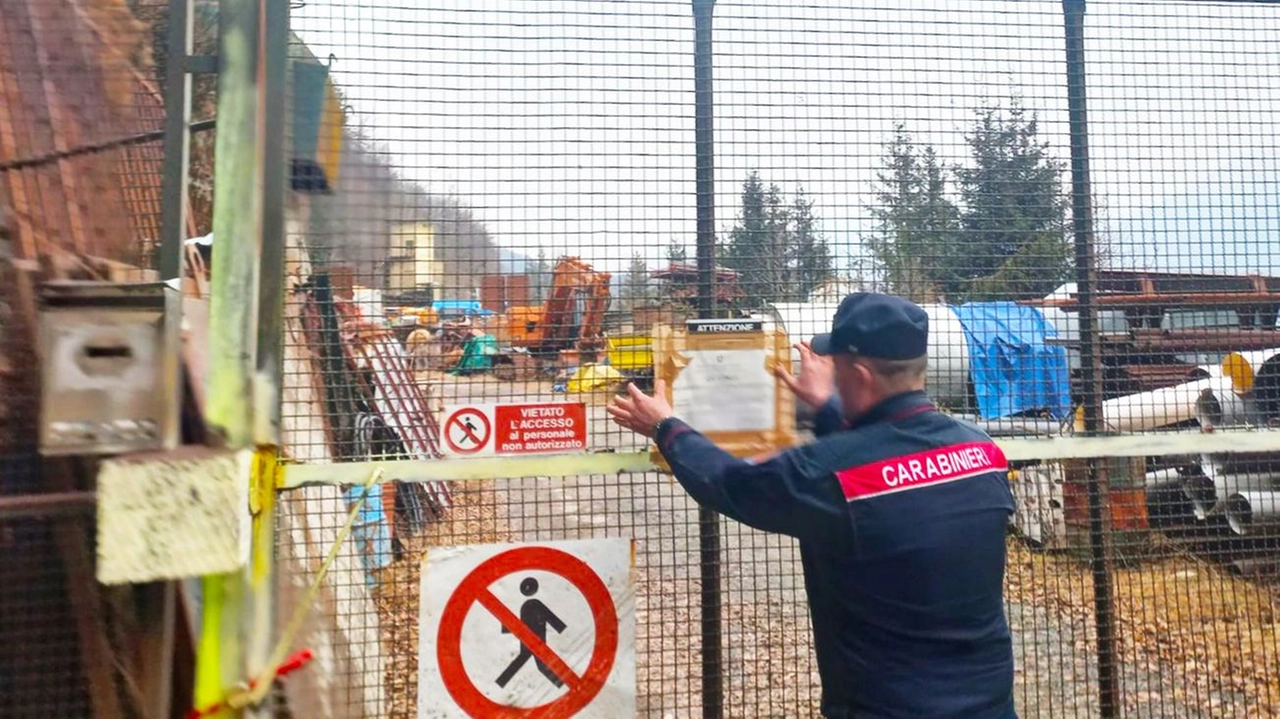 L’area di 10mila metri quadrati era stata trasformata da anni in un deposito di rifiuti, anche pericolosi, da due aziende. I terreni sono di proprietà dello Stato e confinano con il parco regionale delle Orobie Bergamsche L’area di 10mila metri quadrati era stata trasformata da anni in un deposito di rifiuti, anche pericolosi, da due aziende. I terreni sono di proprietà dello Stato e confinano con il parco regionale delle Orobie Bergamsche