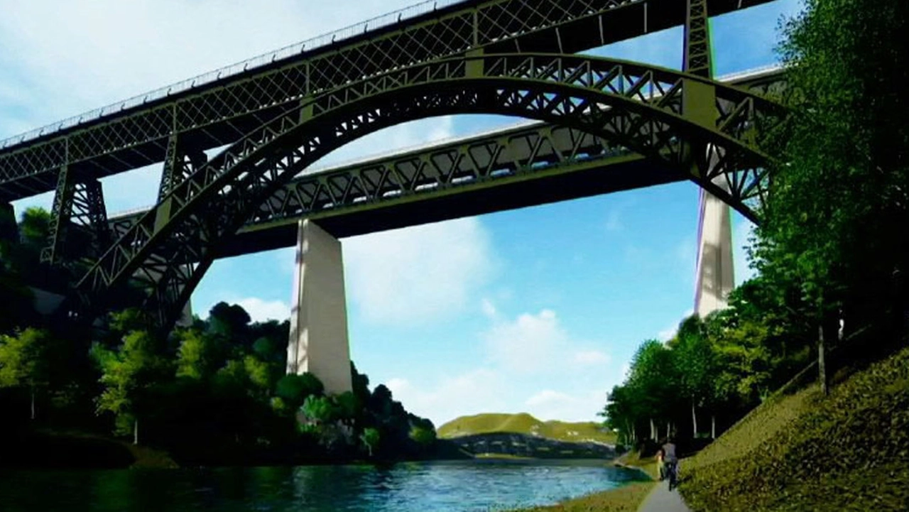 Lo storico ponte San Michele collega le due sponde dell'Adda