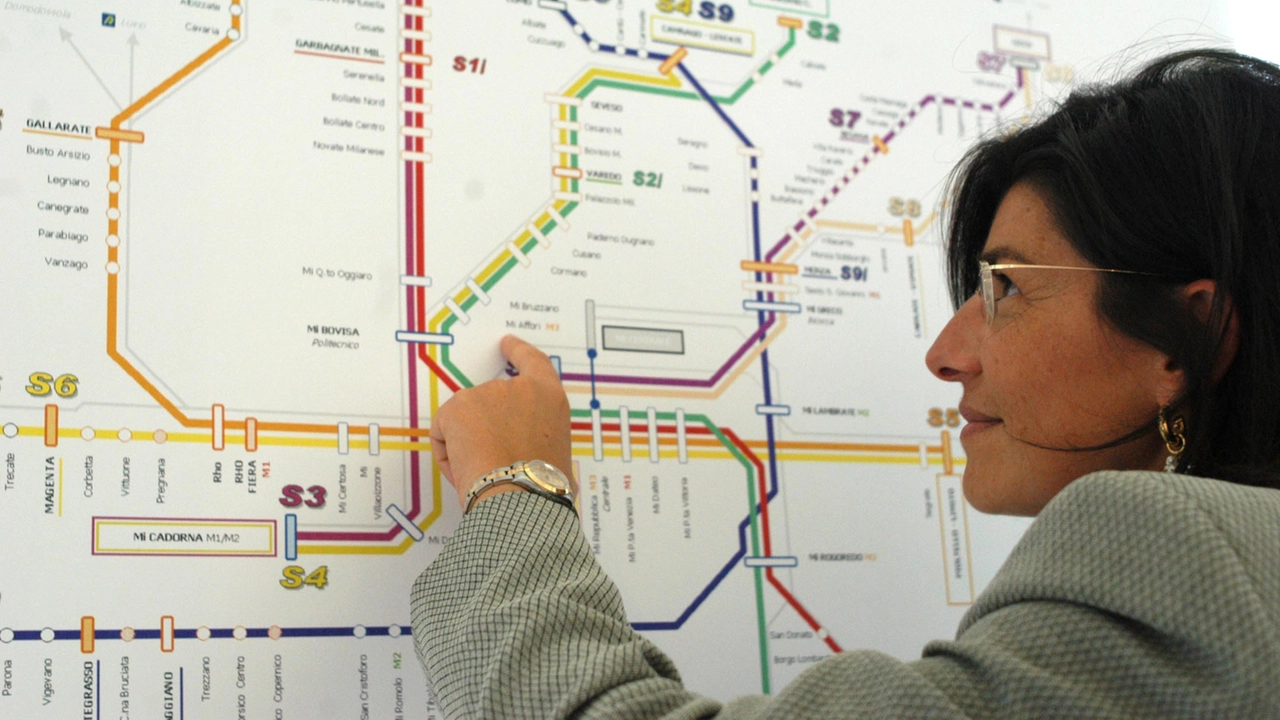 Sul Passante ferroviario milanese gravitano praticamente tutte le 13 linee suburbane Sul Passante ferroviario milanese gravitano praticamente tutte le 13 linee suburbane