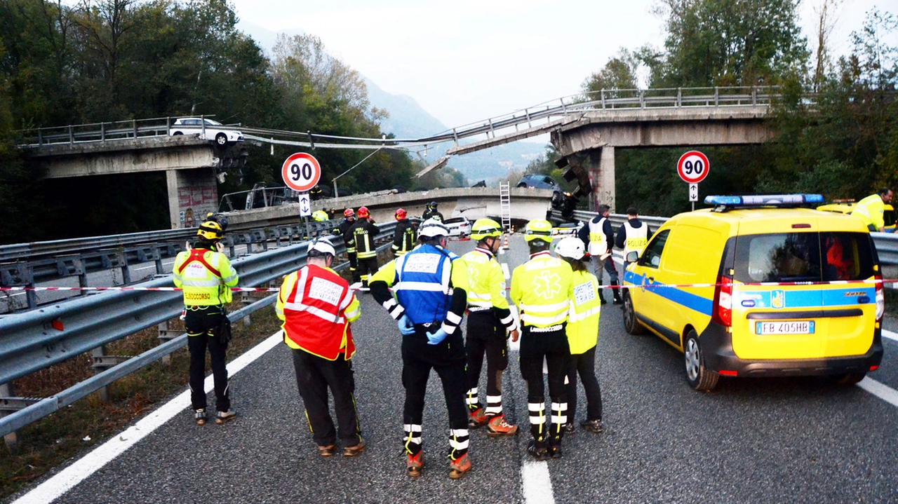 Il crollo del ponte di Annone Brianza il 28 ottobre 2016 Il crollo del ponte di Annone Brianza il 28 ottobre 2016