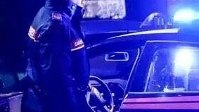 Arrestati dopo un inseguimento due uomini, di 29 e 36 anni, italiani, già noti alle forze dell’ordine, per una... Arrestati dopo un inseguimento due uomini, di 29 e 36 anni, italiani, già noti alle forze dell’ordine, per una...