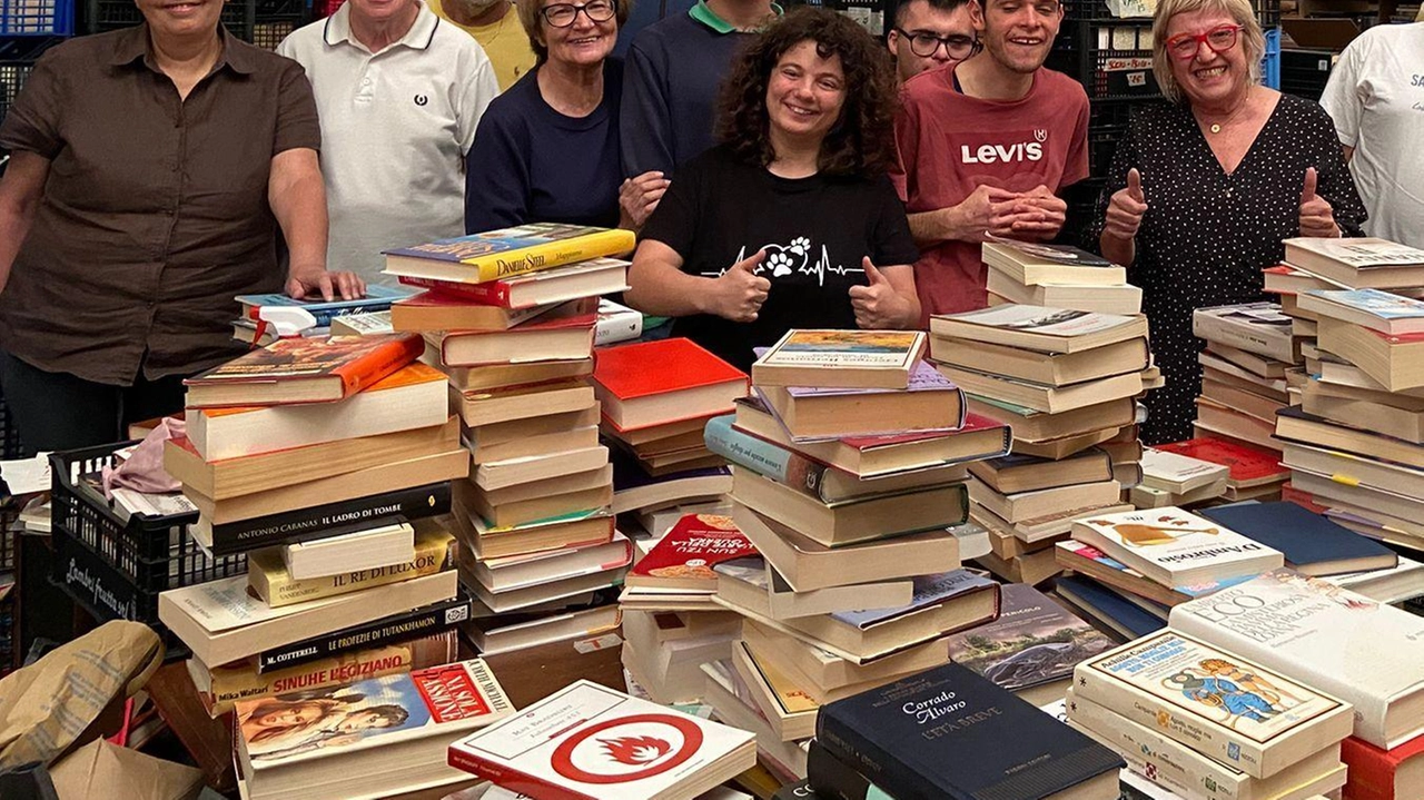Centro storico. Vendita di libri “per amore“