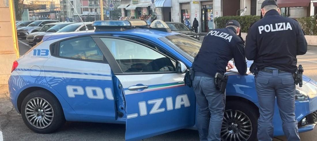 Hashish, denaro e un coltello nascosto sotto ai vestiti: 22enne denunciato a Gallarate Hashish, denaro e un coltello nascosto sotto ai vestiti: 22enne denunciato a Gallarate