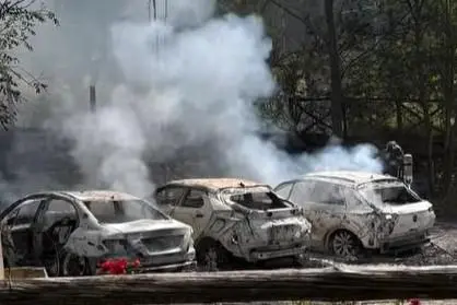 A Rho cinque auto incendiate in piena notte. Indagini sulle cause, tutte le piste sono aperte