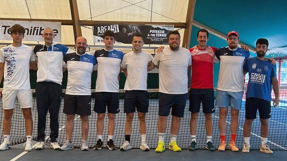 La squadra del Club Tennis Ceriano: la promozione è davvero vicina La squadra del Club Tennis Ceriano: la promozione è davvero vicina