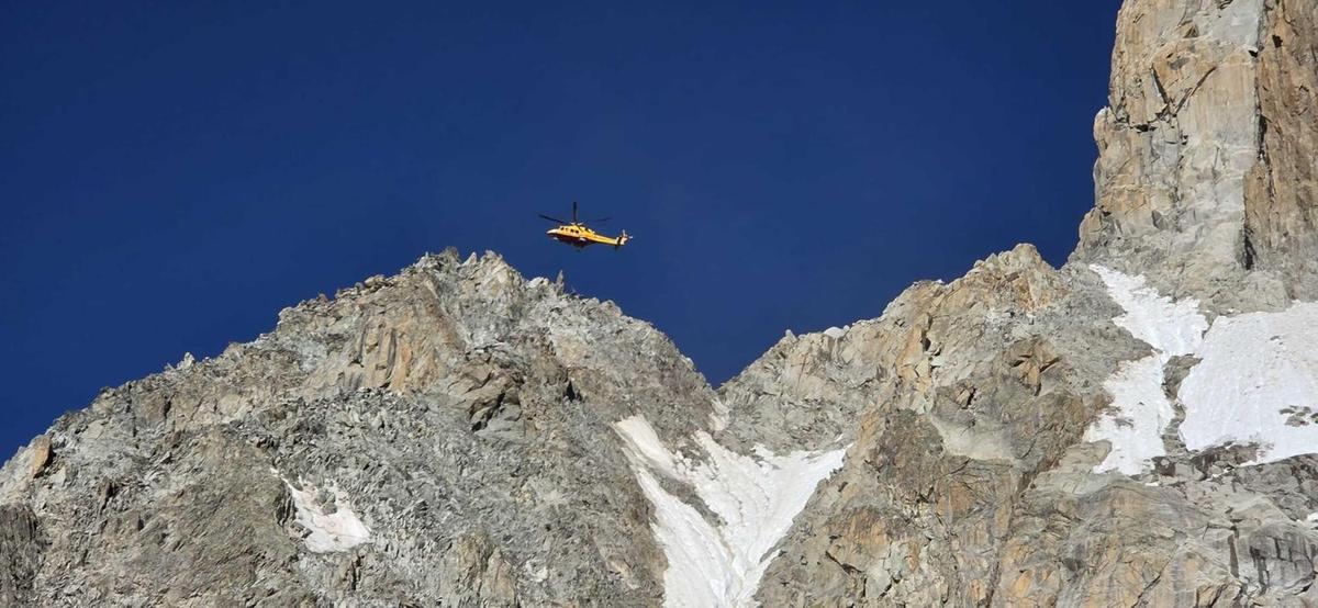 Tragedia in quota, un alpinista lombardo muore sul Monte Bianco travolto da un seracco