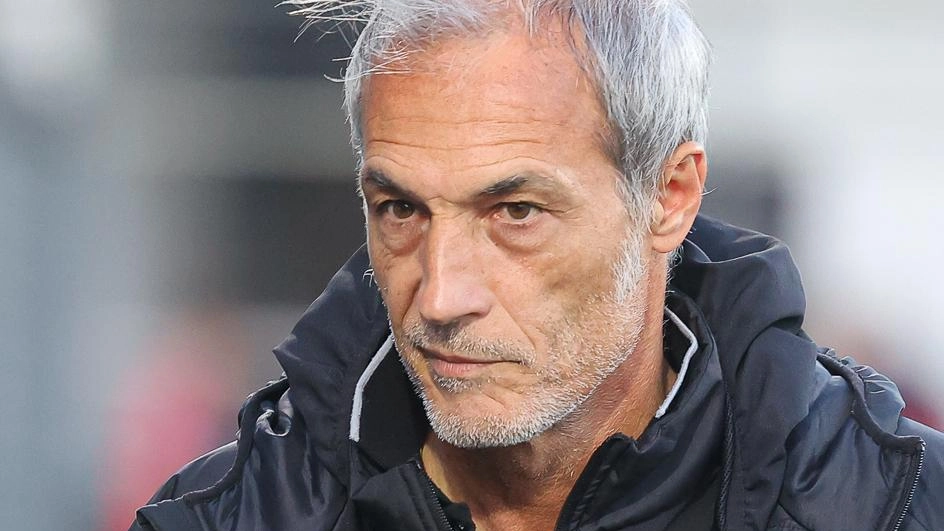 La Pro Patria retrocede in Serie D dopo la sconfitta nel playout contro la Pro Vercelli, decisivo il gol di Romairone. La Pro Patria retrocede in Serie D dopo la sconfitta nel playout contro la Pro Vercelli, decisivo il gol di Romairone.