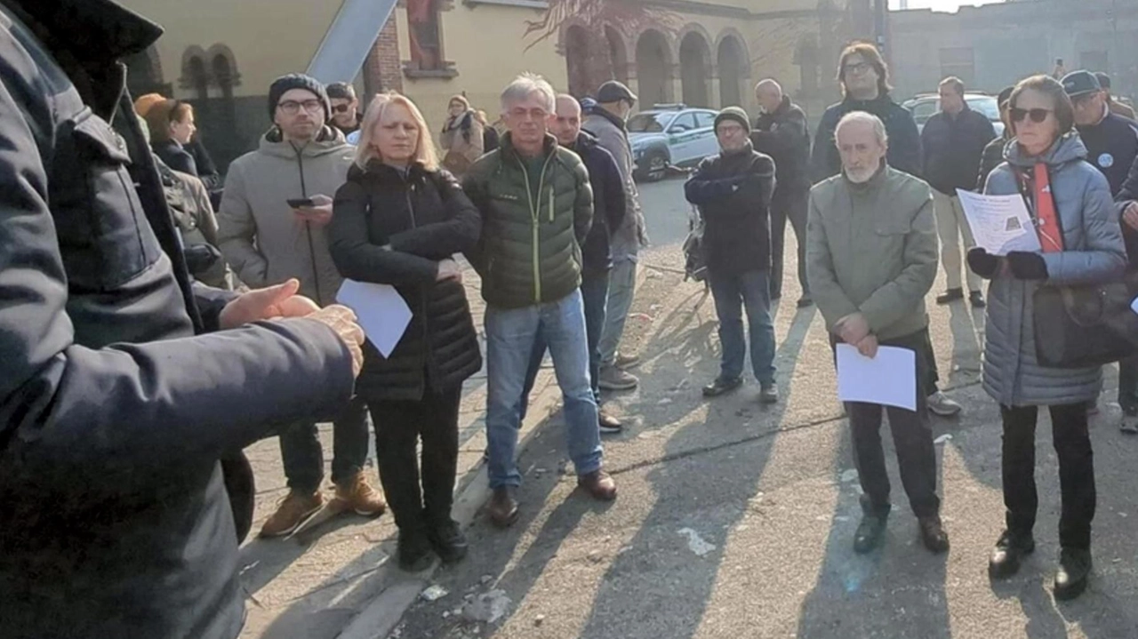 Nel novembre 2024 la prima passeggiata anti-cemento dei saronnesi con una quarantina di partecipanti
