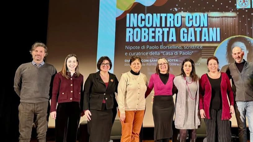 La nipote di Borsellino ha raccontato le storie di chi riesce a sfuggire alla mafia "Non dobbiamo andare a cercarli, sono le stesse famiglie a chiederci di aiutarli". La nipote di Borsellino ha raccontato le storie di chi riesce a sfuggire alla mafia "Non dobbiamo andare a cercarli, sono le stesse famiglie a chiederci di aiutarli".