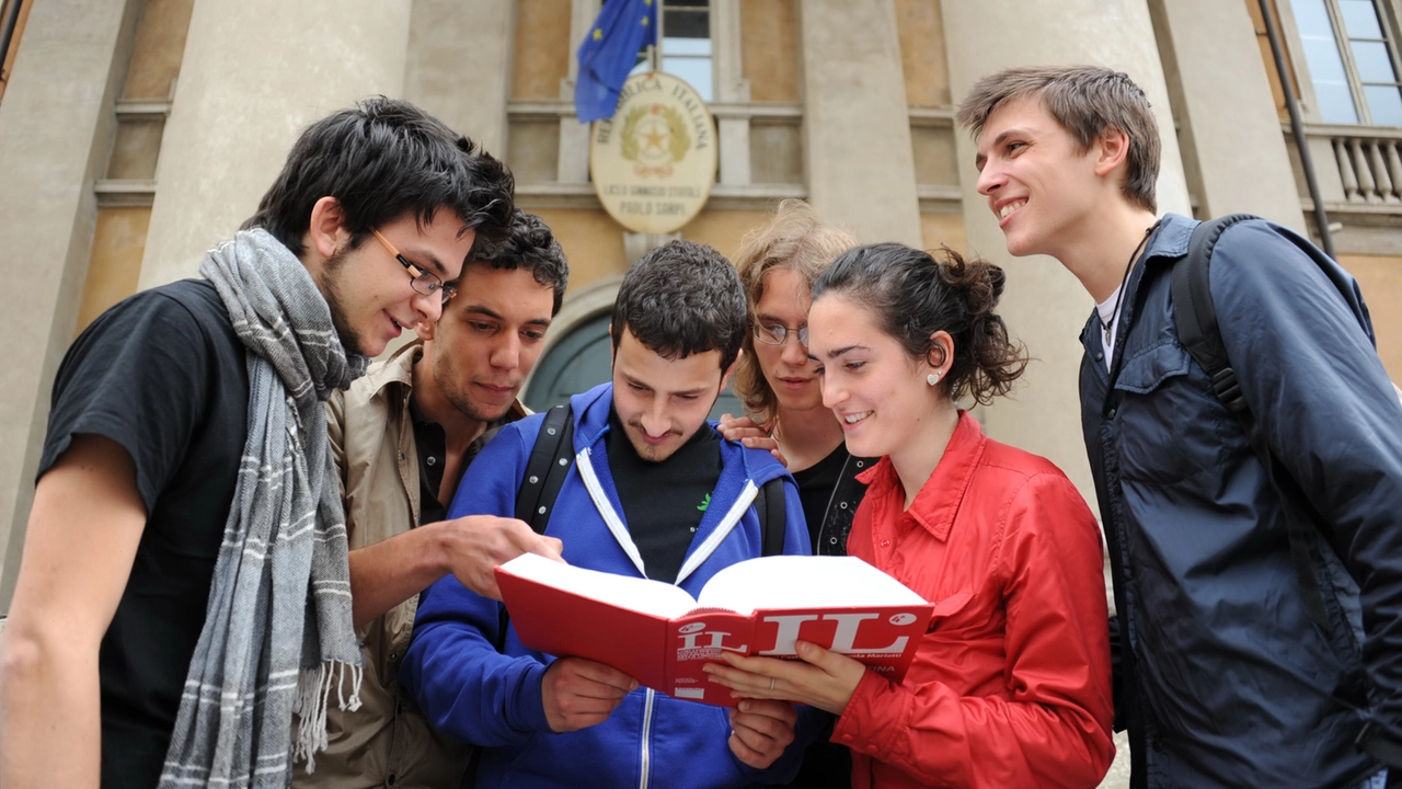 Un gruppo di studenti universitari Sono 9.056 i i bergamaschi che affronteranno la prima prova scritta d’italiano comune a tutti gli indirizzi Un gruppo di studenti universitari Sono 9.056 i i bergamaschi che affronteranno la prima prova scritta d’italiano comune a tutti gli indirizzi