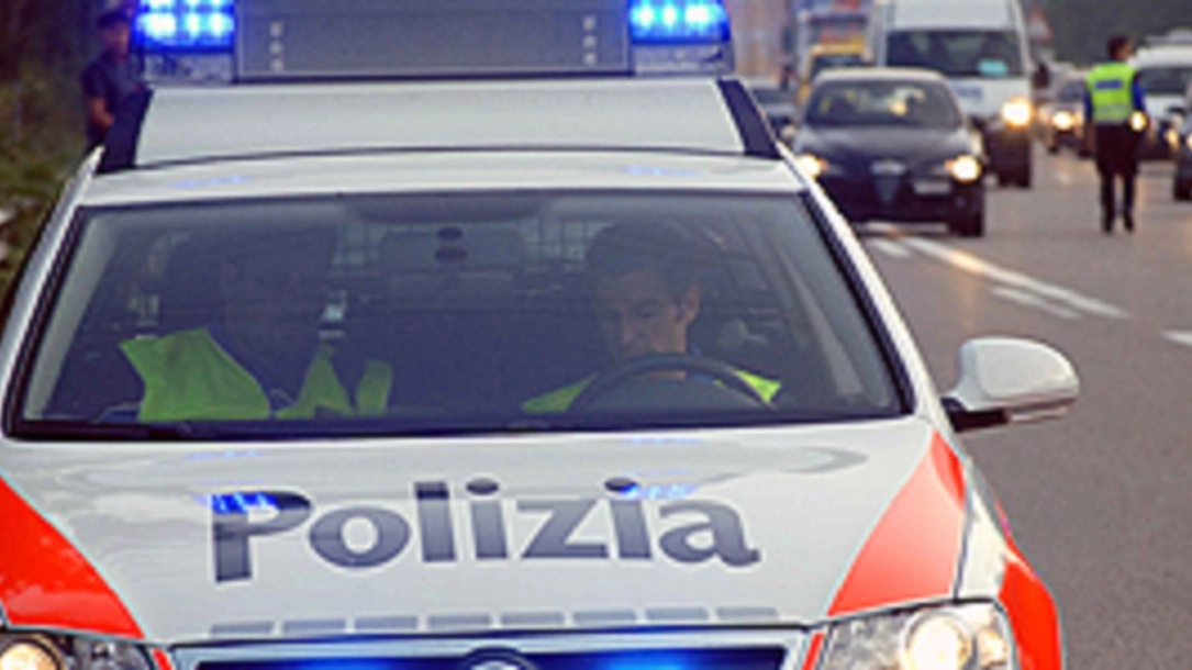 Sul posto gli agenti della polizia cantonale (Archivio) Sul posto gli agenti della polizia cantonale (Archivio)