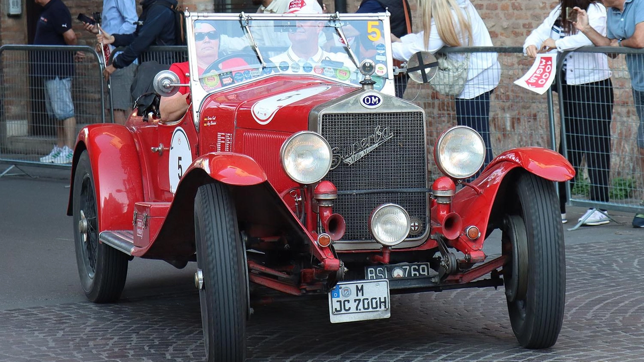 La celebre competizione fra le auto d’epoca della Mille Miglia La celebre competizione fra le auto d’epoca della Mille Miglia