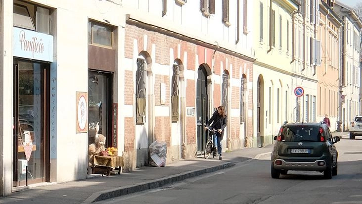 Una strada malfamata e con poche attività fino a mezzo secolo fa negli anni si è trasformata e ora accoglie diversi negozi e residenze. Il problema più grande? Preoccupa la mancanza di posti per le auto.