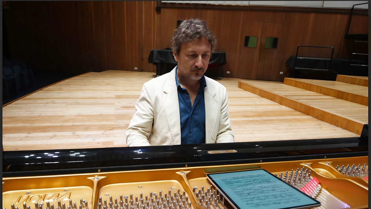 Il musicista Francesco Libetta al pianoforte, durante uno dei suoi ultimi concerti Il musicista Francesco Libetta al pianoforte, durante uno dei suoi ultimi concerti