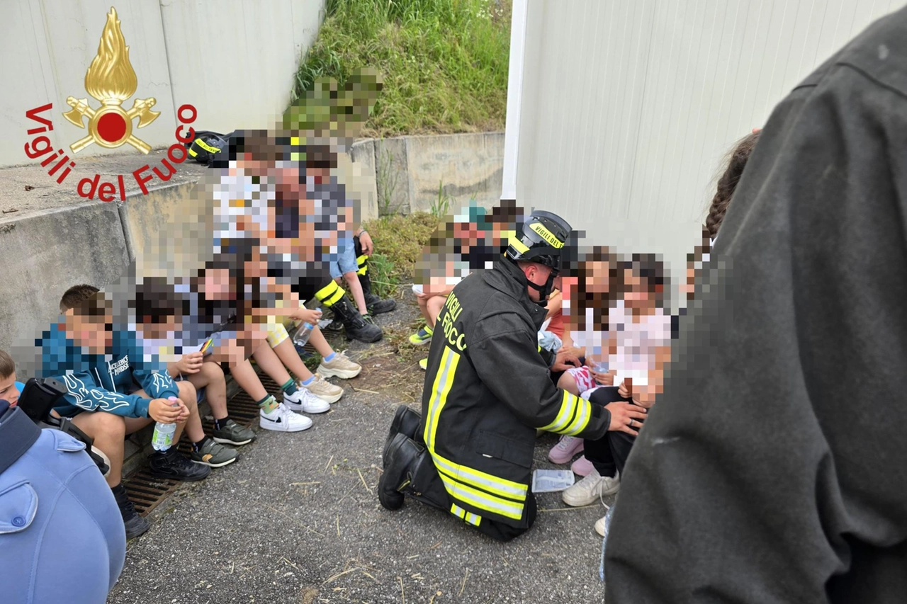 ++ Incidente camion-scuolabus nel Comasco,un morto e feriti ++