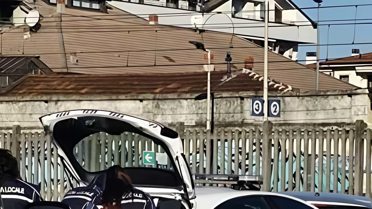 Aggressioni in zona stazione a Tavazzano, durante i servizi di controllo gli agenti soccorrono una donna colpita dal compagno. Viste... Aggressioni in zona stazione a Tavazzano, durante i servizi di controllo gli agenti soccorrono una donna colpita dal compagno. Viste...