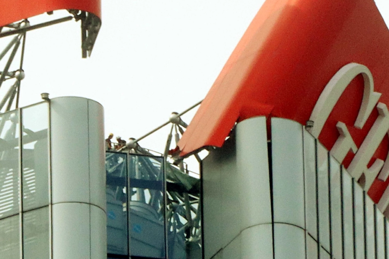 I vigili del fuoco ripresi durante l'intervento sulla Torre Hadid (Salmoirago)